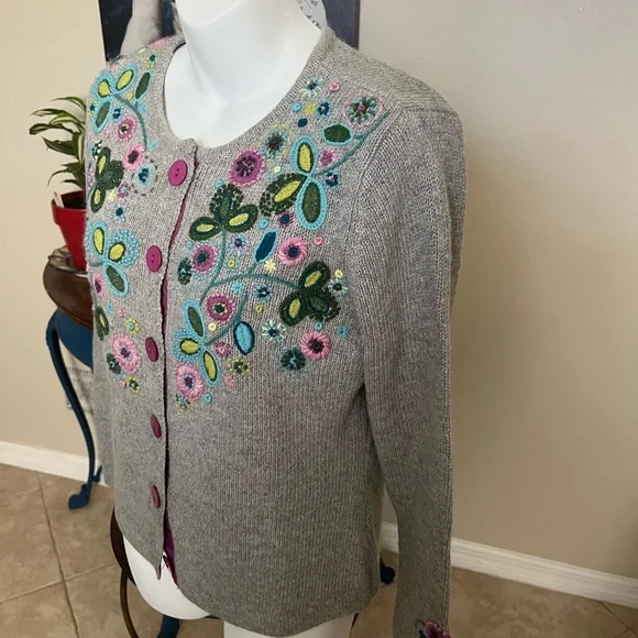 Vintage Talbots Petites Floral Embroidered Wool & Angora Cardigan Sweater Top S - Picture 2 of 9